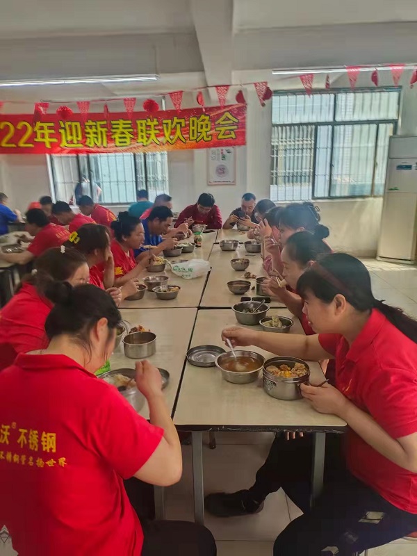 送给车间家人的“特别”的饭——不锈钢管厂家喜有沃的温暖日常